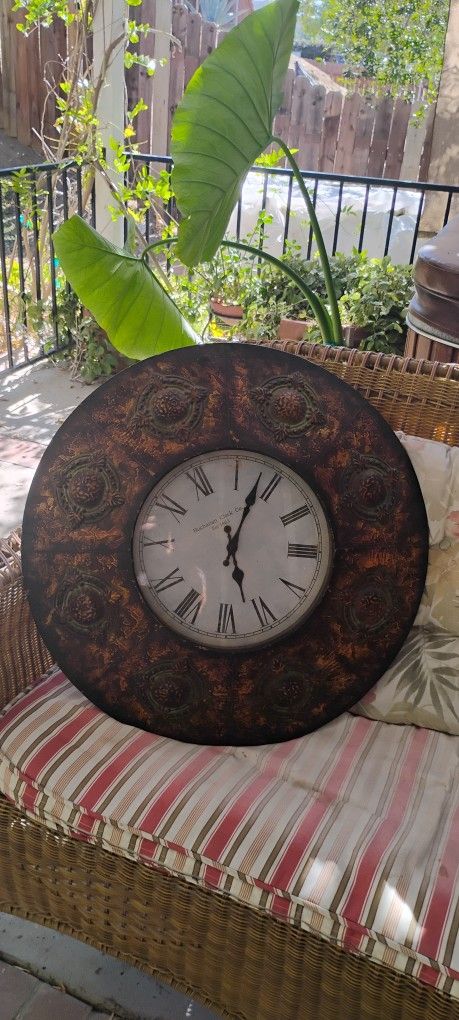 BIG WALL CLOCK 2' FT DIAMETER