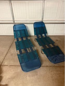Folding lounge chairs