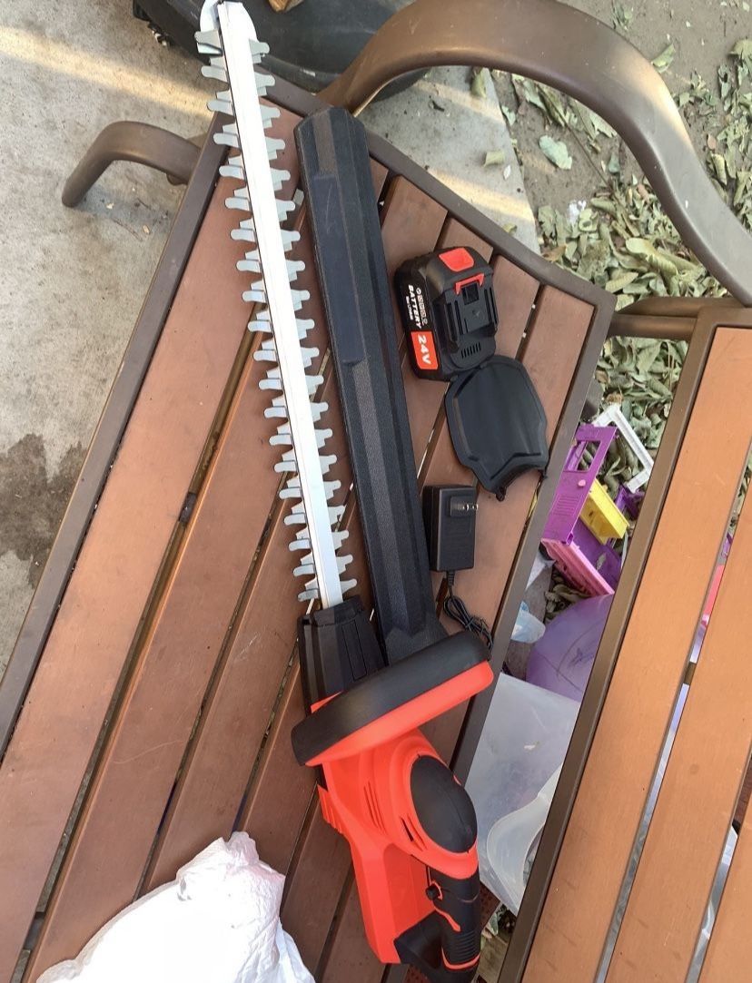 Cordless Hedge Trimmer New