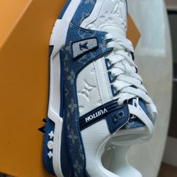 LOUIS VUITTON Size 9