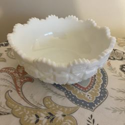 Vintage WESTMORELAND MILK GLASS Old Quilt Round Serving Bowl