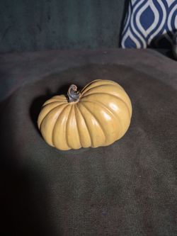Goldrenrod Resin Decorative Pumpkin