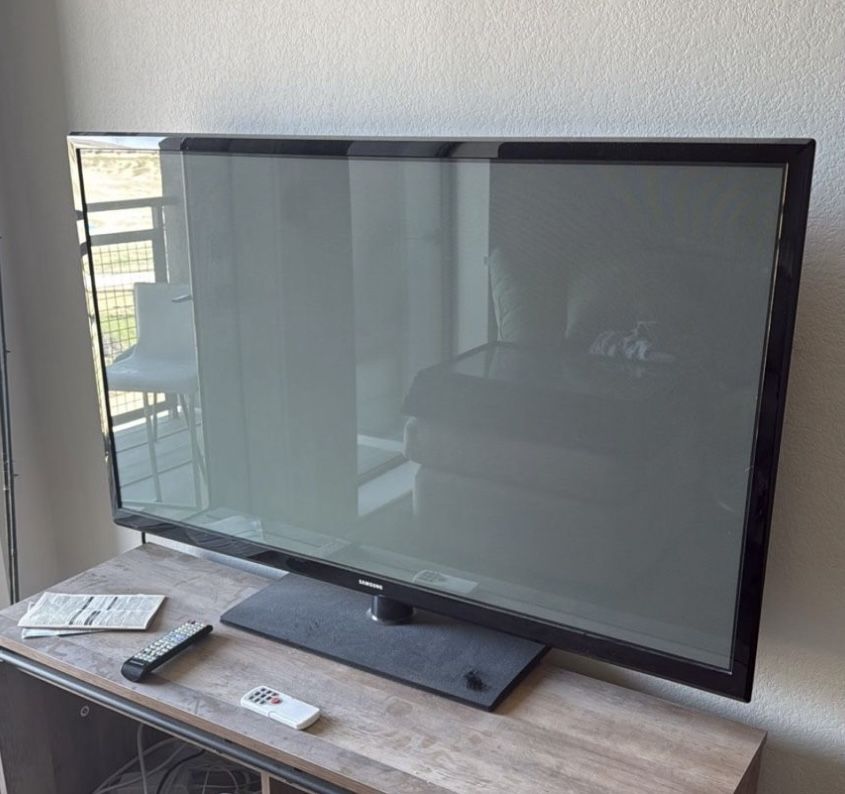 45” Samsung TV With Remote Control