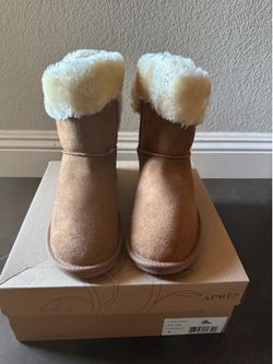 Apres short boots NEW size 8