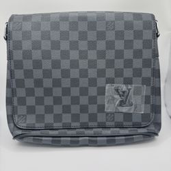LOUIS VUITTON District PM BAG