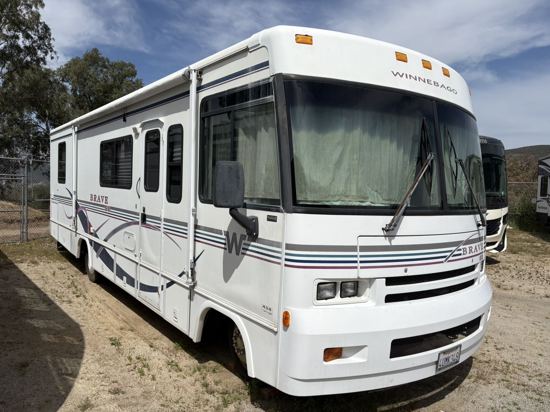 2000 Winnebago 31B