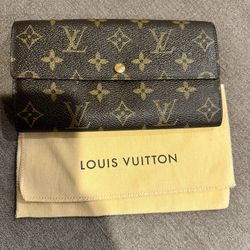 Authentic LOUIS VUITTON Wallet  