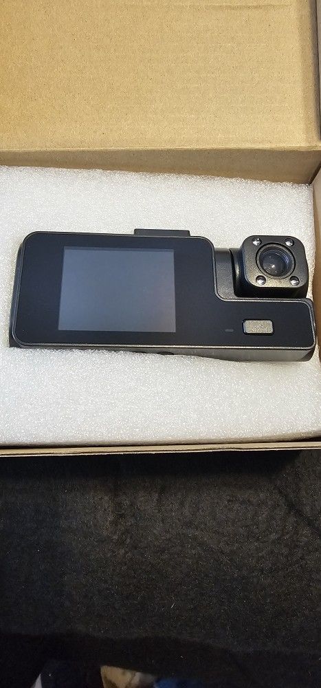 New 3 Camera Dash Cam And Memory Chip Included