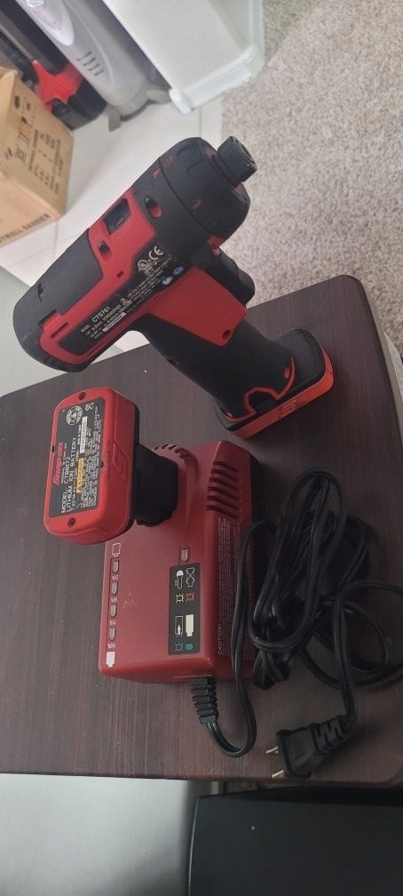 Snap-On CTS761A 14.4 Volt 1/4" Hex Drive Lithium Screwdriver W,2 Battery & Charger