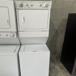 Kenmore Combo 27”W ( Washer And Dryer) Electric (#135)