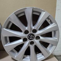 Toyota Camry LE OEM 17'' Factory Aluminum Alloy Rim. Very Good!