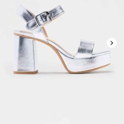 New-Silver Faux leather platform heals Size 6 women