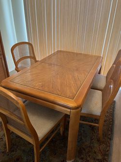 Dining Room Table and 4 Chairs
