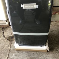 HISENSE 70 PINTS DEHUMIDIFIER BRAND NEW 