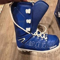 SNOWBOARDING BOOTS THIRTY TWO SIZE 9