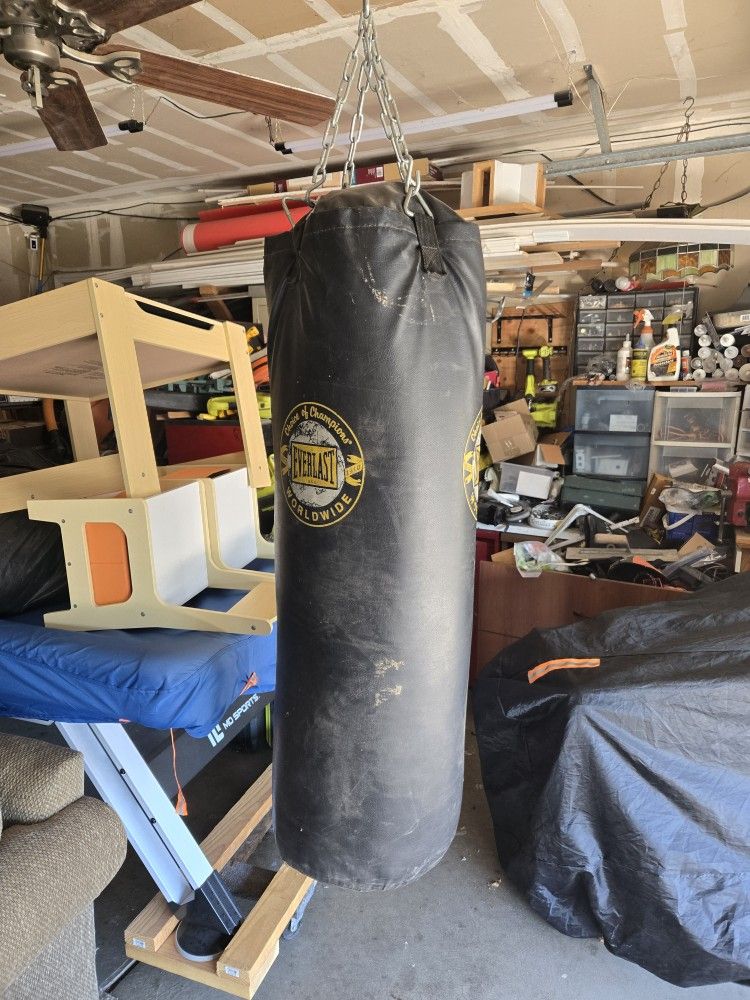 Hanging Punching Bag 90 Lb With Chain
