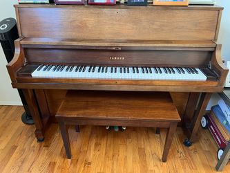 Yamaha P22 upright piano (Walnut)