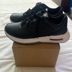 Tenis FILA Color Negro Size 7  Semi Nuevos Sin  Su Caja 