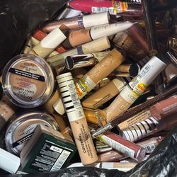 Bulk make up bags of 100 pieces all of them assorted brand new and sealed