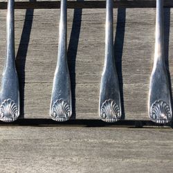 SHELL PATTERN, NEW ICED TEA SPOONS. 7 1/2”. SET OF 14 SPOONS