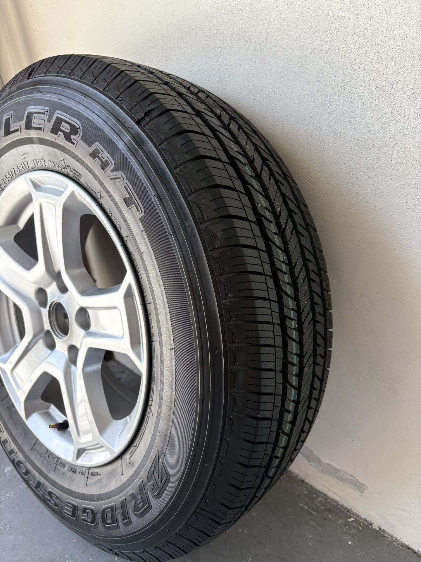 2020 Jeep wrangler JL Stock Tires And Rims