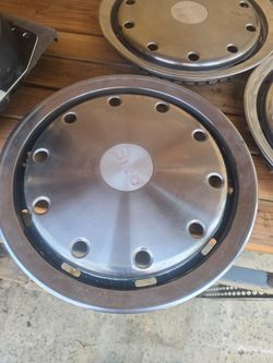 Metal oem hubcaps gmc