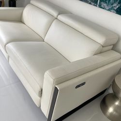 New!!! Power Reclining Loveseat Real Leather, adjustable headrest and footrest. Dimensions 63 W x 33 H x 43.5 L  