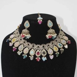 Neckless Set