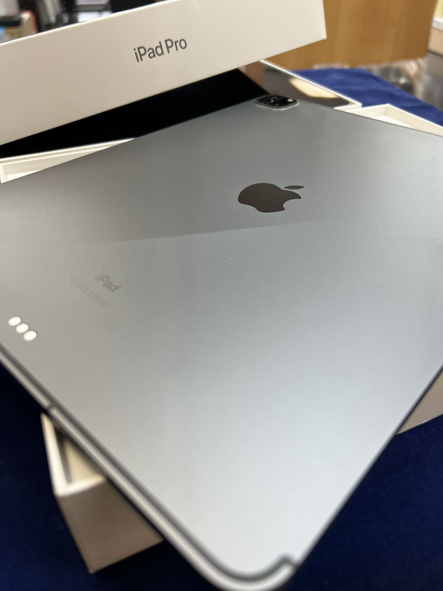 iPad Pro 12.9” 2Tb wifi/cell Unlocked Apple Phone iMac M1 