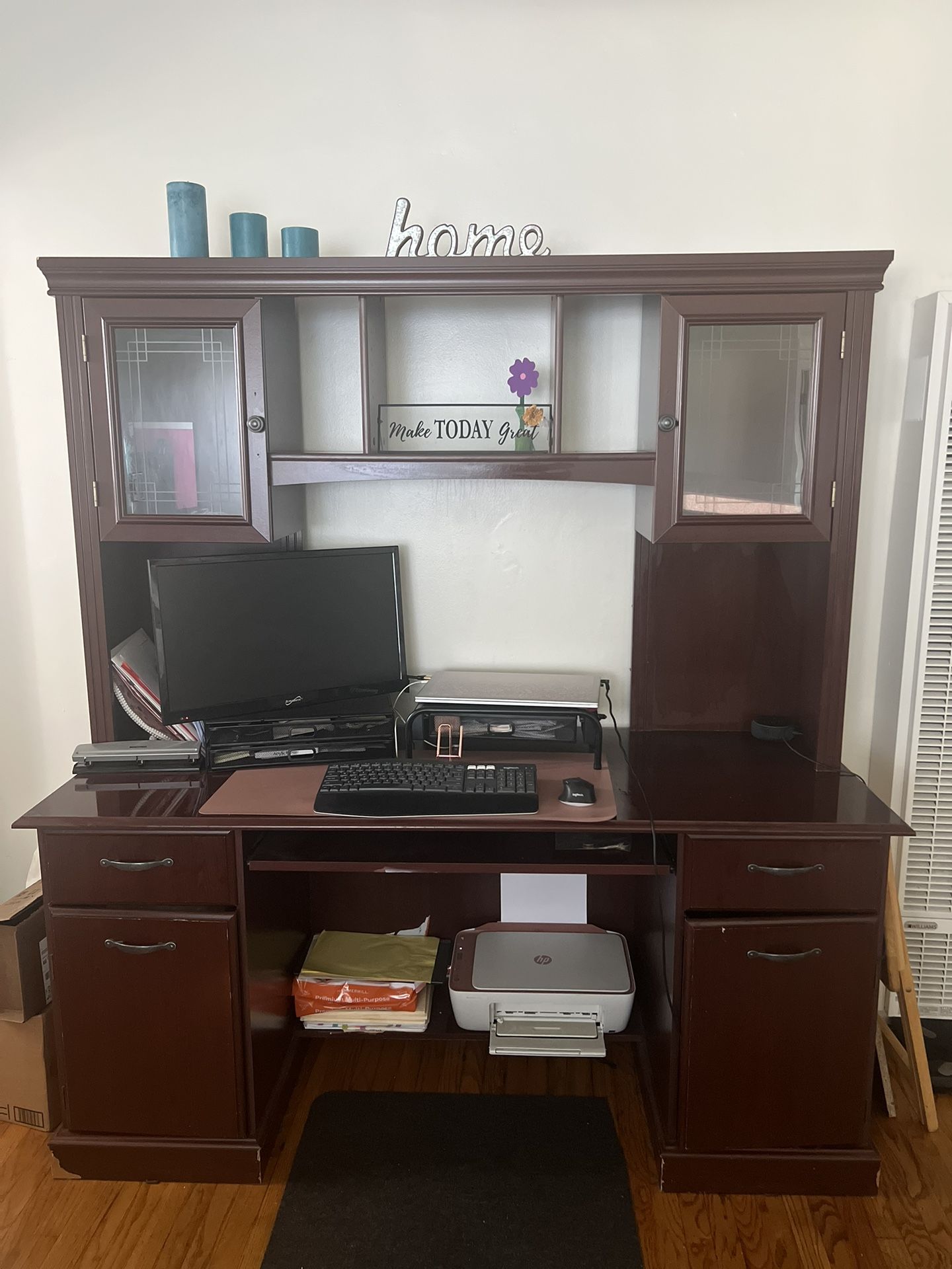 Desk , Free
