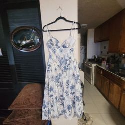 NWT STORIA SUPERCUTE SUNDRESS!