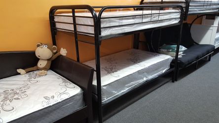 Twin/Twin Bunkbed with 2 Mattresses