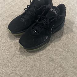 LeBron XXI
