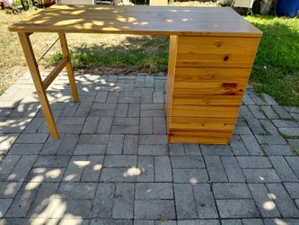 Great wooden desk for sale!! **DELIVERY AVAILABLE **