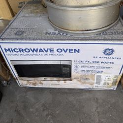 Microwave Oven 
