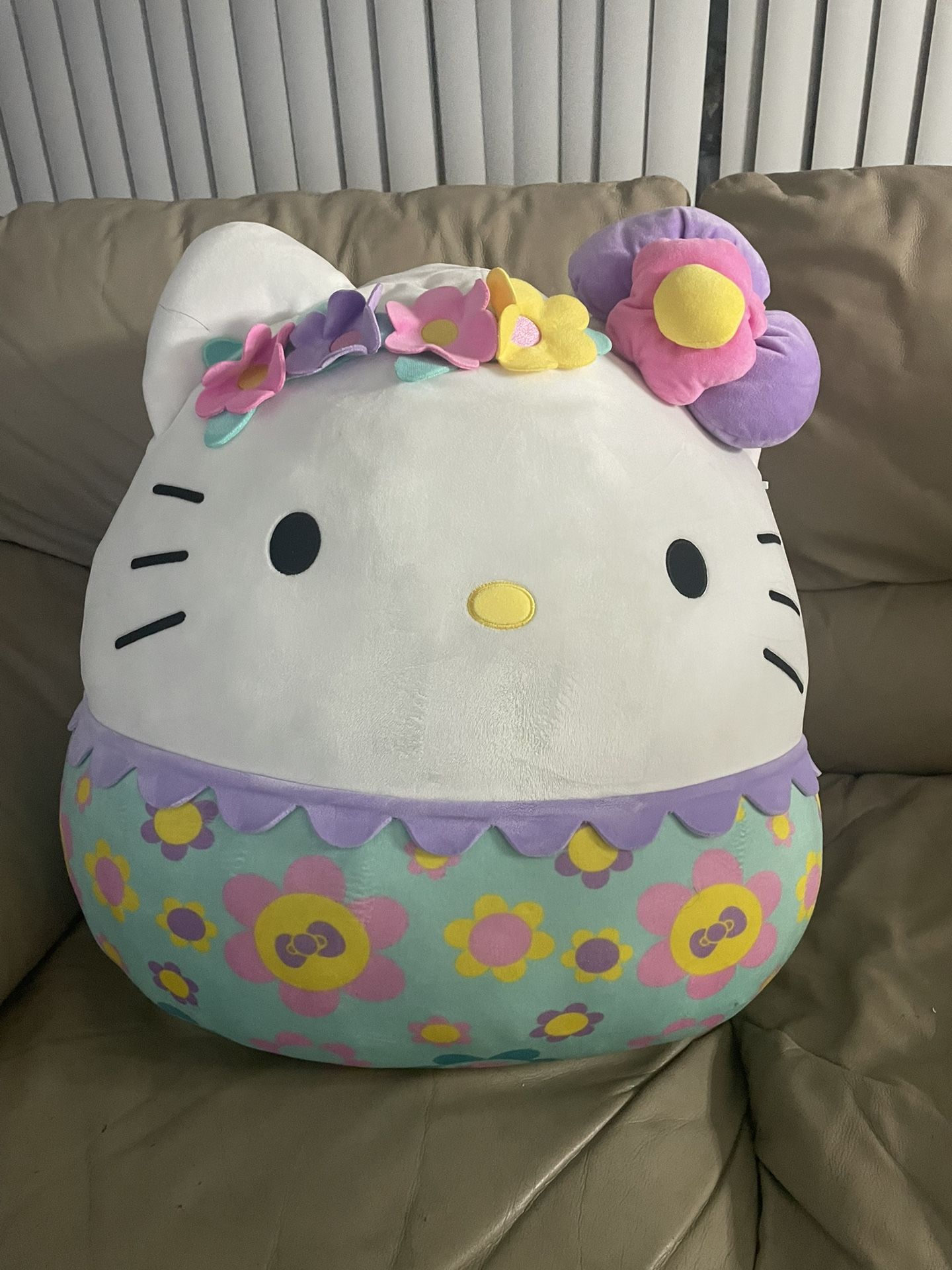 Squishmallows Hello Kitty Jumbo Sanrio Flowers Plush