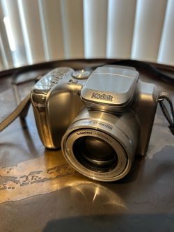 Kodak EasyShare Z612 6.1 MP Digital Camera - Silver-RARE VINTAGE