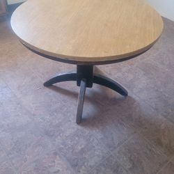 Kitchen Table / Dining Table, Round (42" D) –Priced LOW to sell FAST