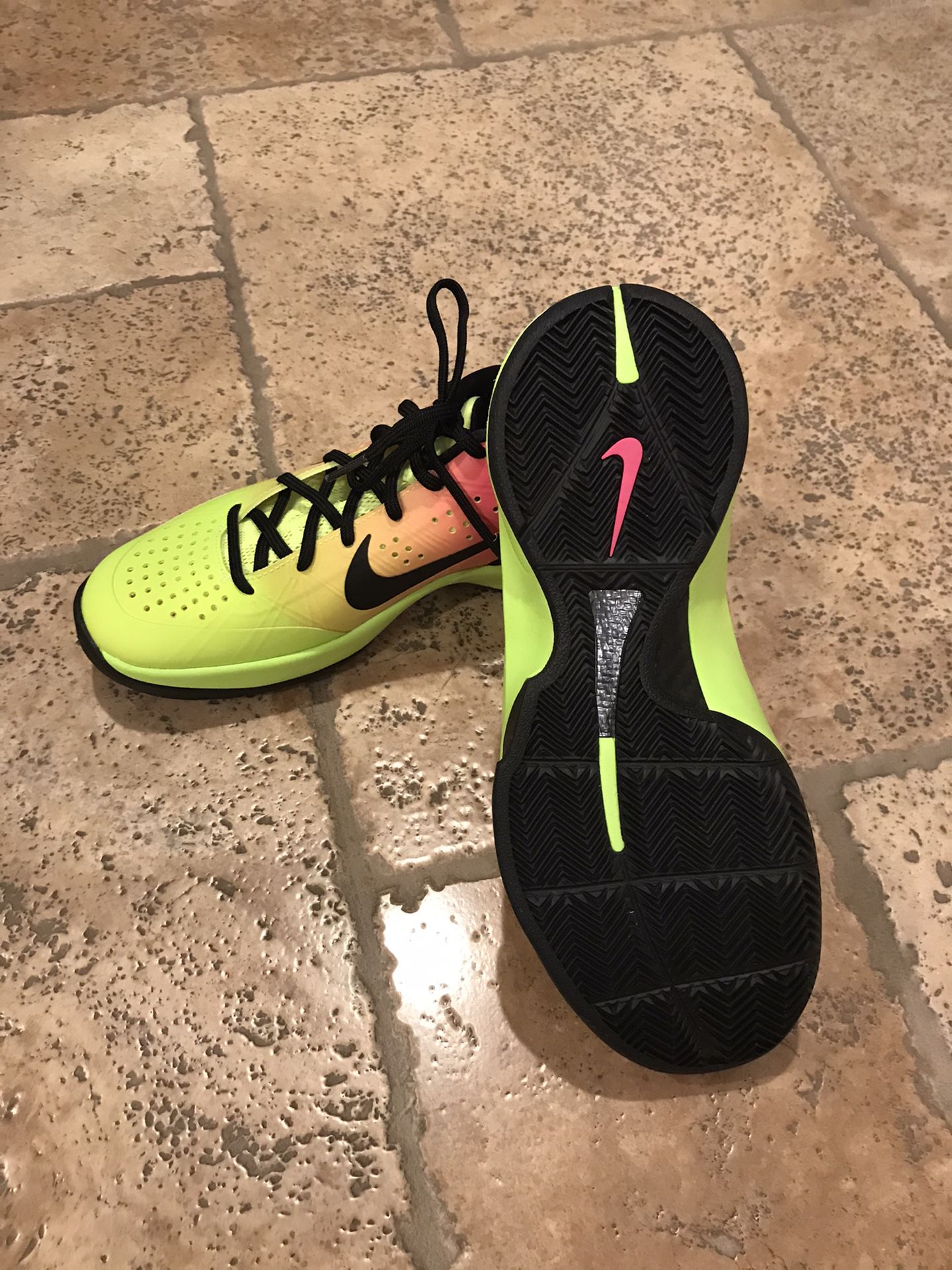 Nike Zoom Hyperattack 8 for Sale in Huntington Beach, CA - OfferUp
