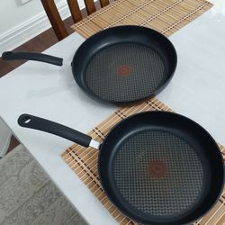 Set of 2 T-Fal Frying Pans