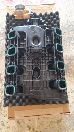Gen V Intake manifold with throttle body