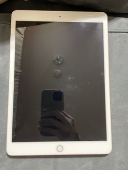 8th Generation IPad W 1st Gen Apple Pencil