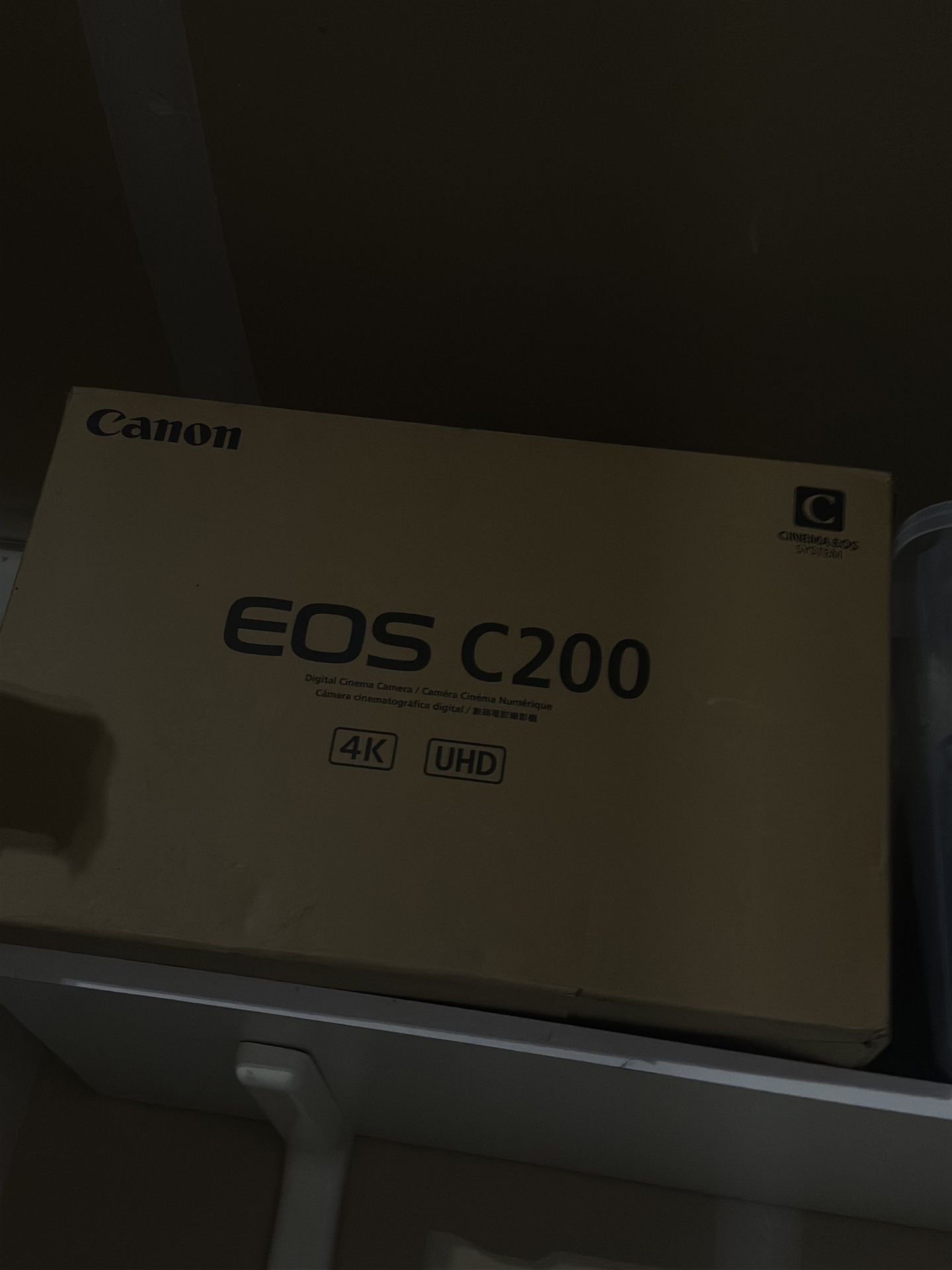 Canon EOS C200