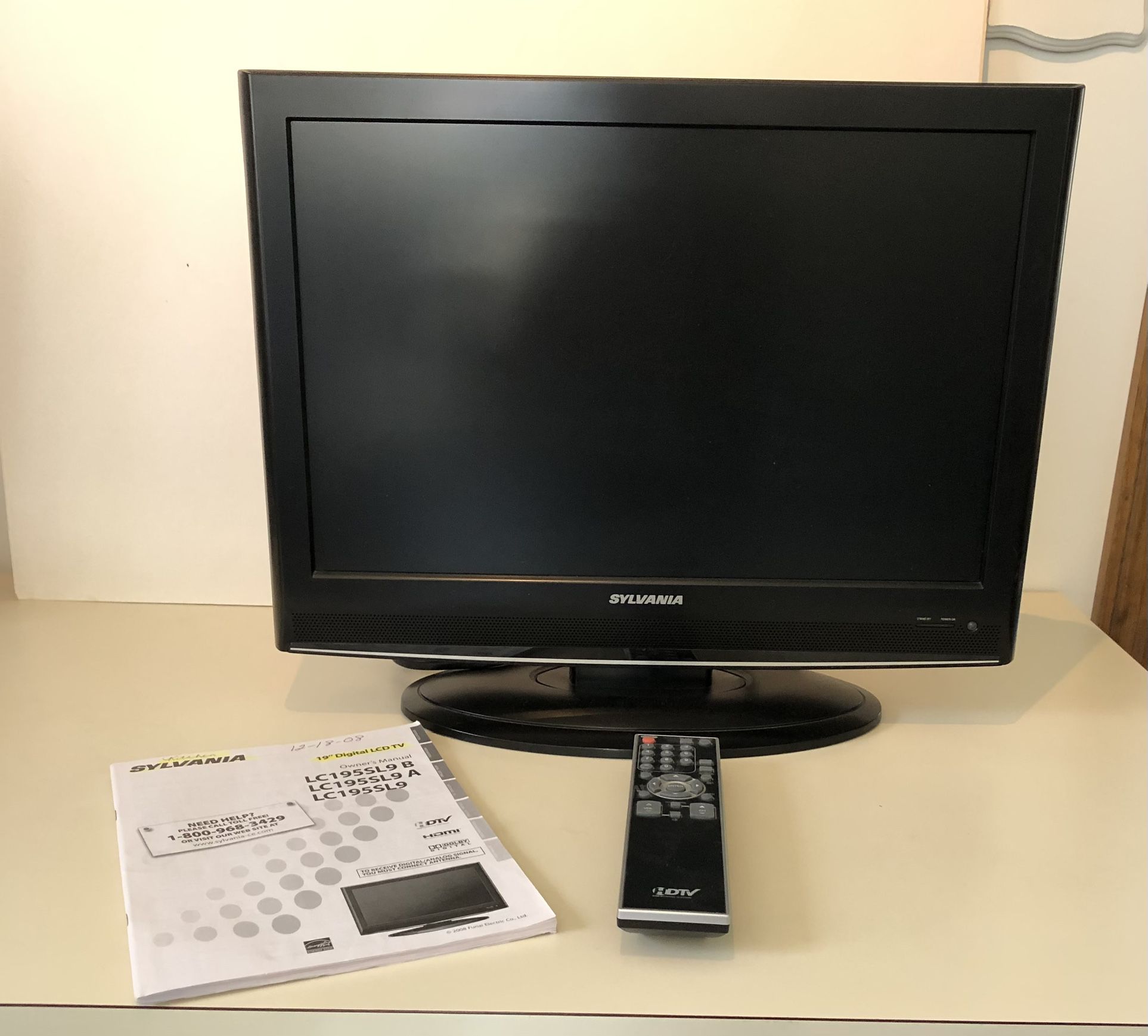 19” Sylvania Digital LCD Screen TV