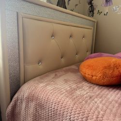 Twin Bed (mattress not Included) Like New 