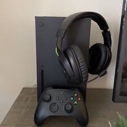 Xbox Series X Black with 1 Controller AND Wireless Headset 