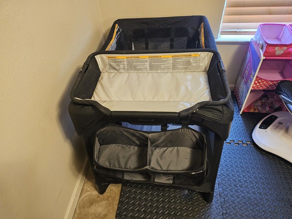 Baby Basinet/Crib/Playard