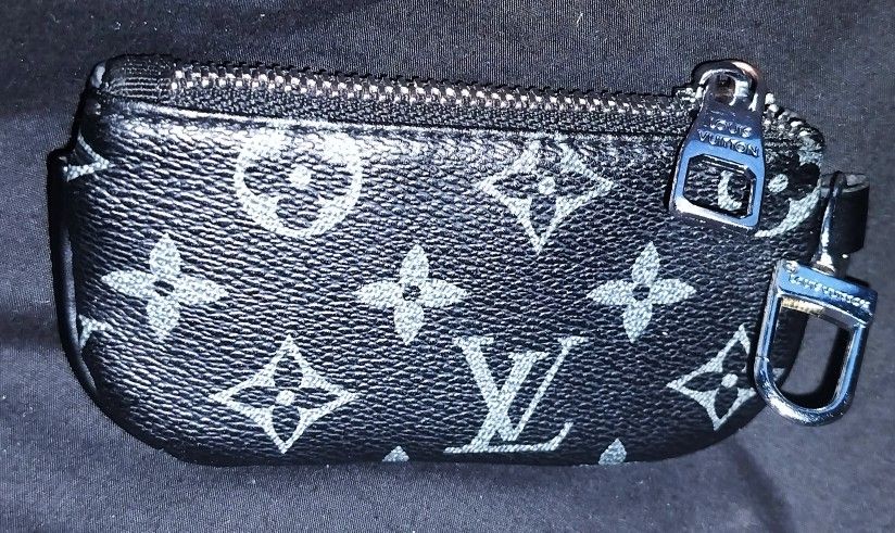 *Louis Vuitton Black Monogram Eclipse Porte*