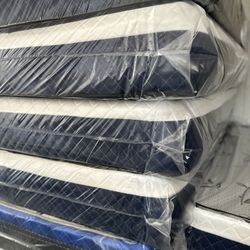 Queen Size Plush Pillow Top 