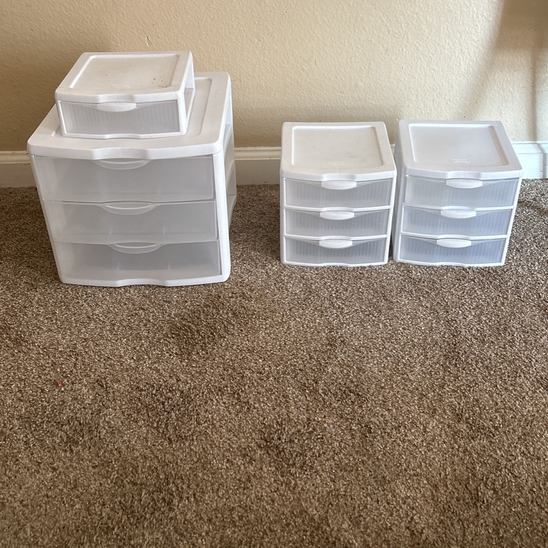 Storage containers
